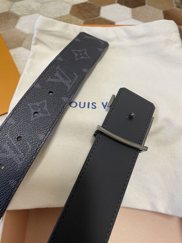 LV INITIALES 40MM REVERSIBLE – LVB010 - Image 3