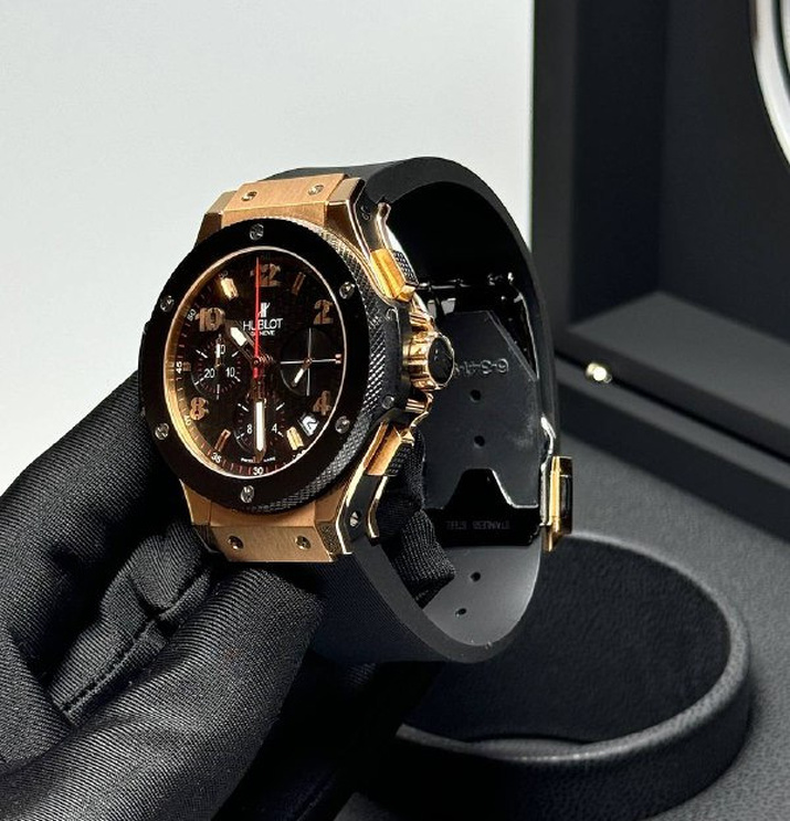 Hublot Replicas: Disrupting Luxury with Bold Precision 2 Black and gold hublot watch